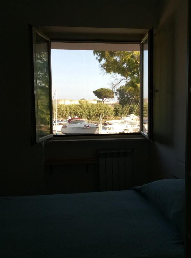 A La Vue: Shared Bath with AC near Fiera di Roma Hotel Fiumicino Exterior photo