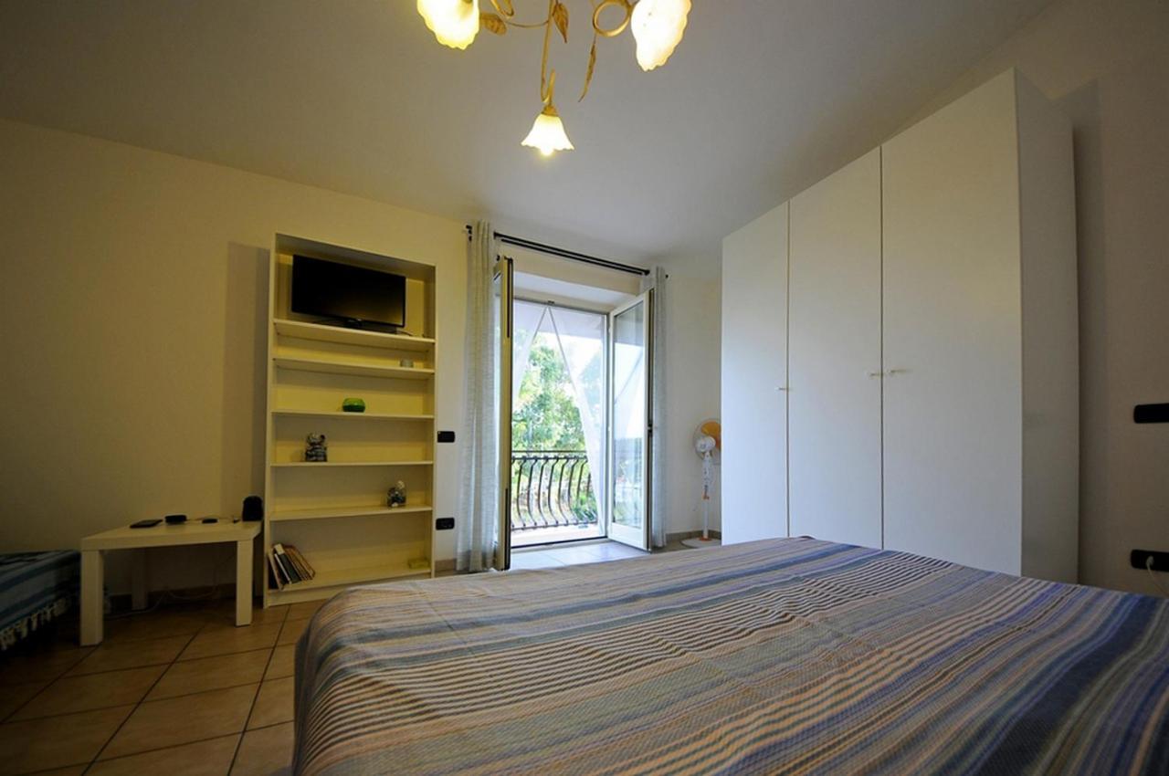 A La Vue: Shared Bath with AC near Fiera di Roma Hotel Fiumicino Exterior photo